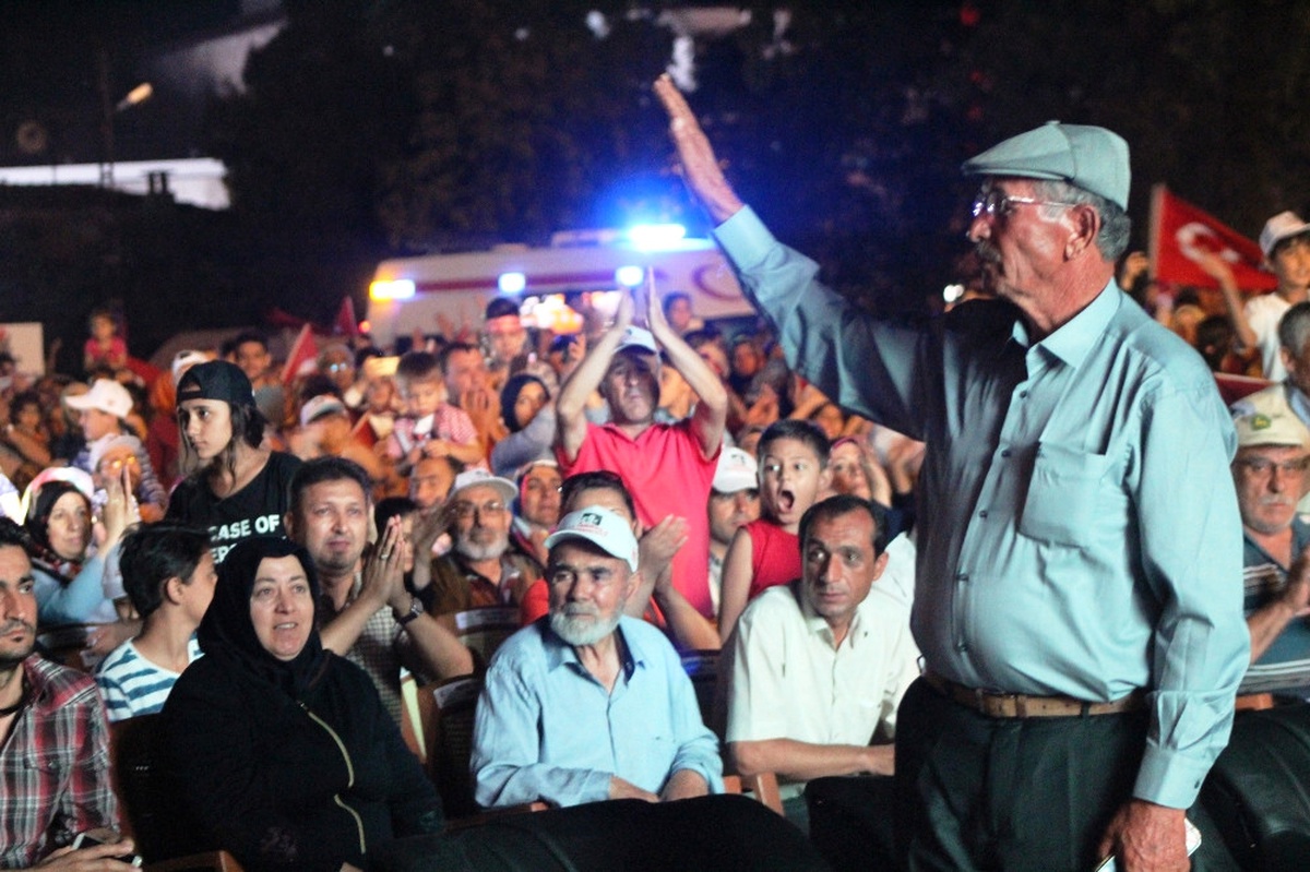 Kahraman Şehidin Babası \'Milli Birlik ve Demokrasi\' Nöbetine Katıldı