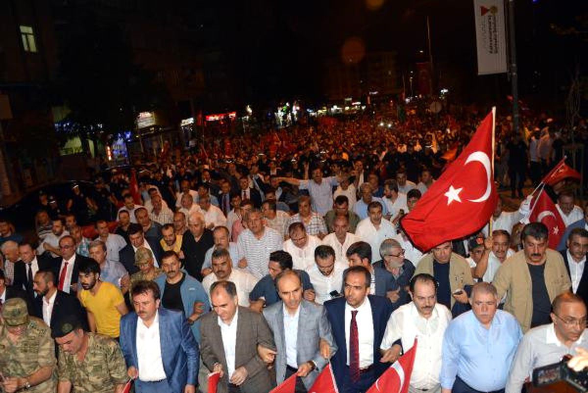 Kahramanmaraş\'ta Demokrasi Nöbeti