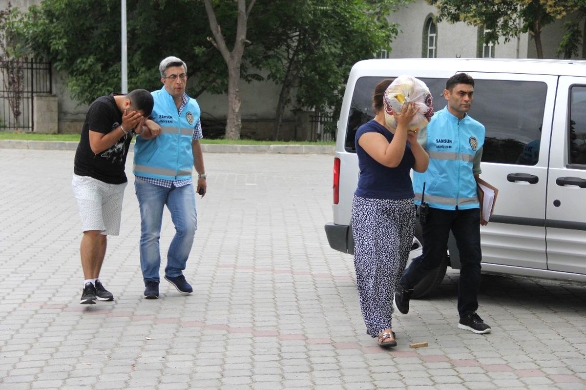 Karı-koca Hırsızlar Polisin Evinden Silahını ve Parasını Çaldılar