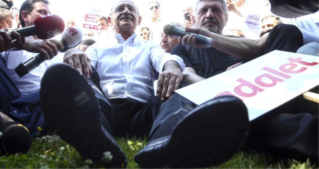 Kılıçdaroğlu\'nun Adalet Yürüyüşü\'nde Giydiği Ayakkabıyı Koç Müzesi İstemiş