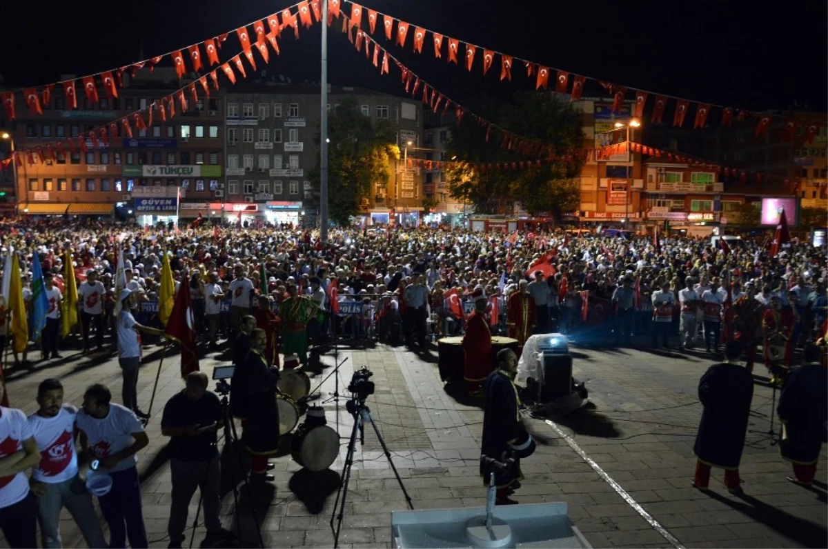 Kırıkkale\'de Demokrasi Nöbeti Heyecanı