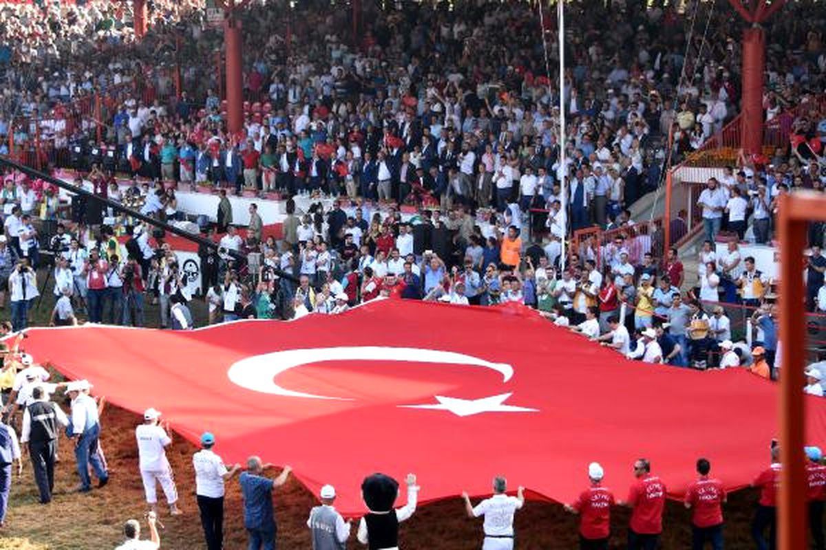 Kırkpınar\'da Başpehlivanlar Altın Kemer İçin Çayırda Habere Ek