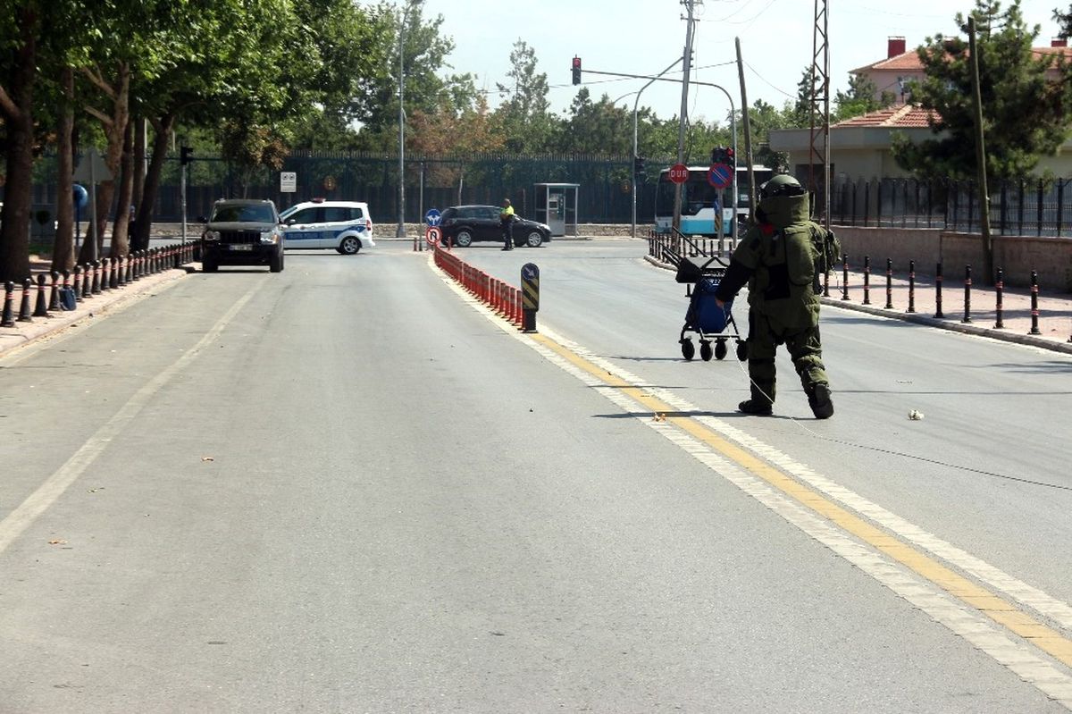 Konya\'da Fünyeyle Patlatılan Şüpheli Çantadan Kıyafet Çıktı