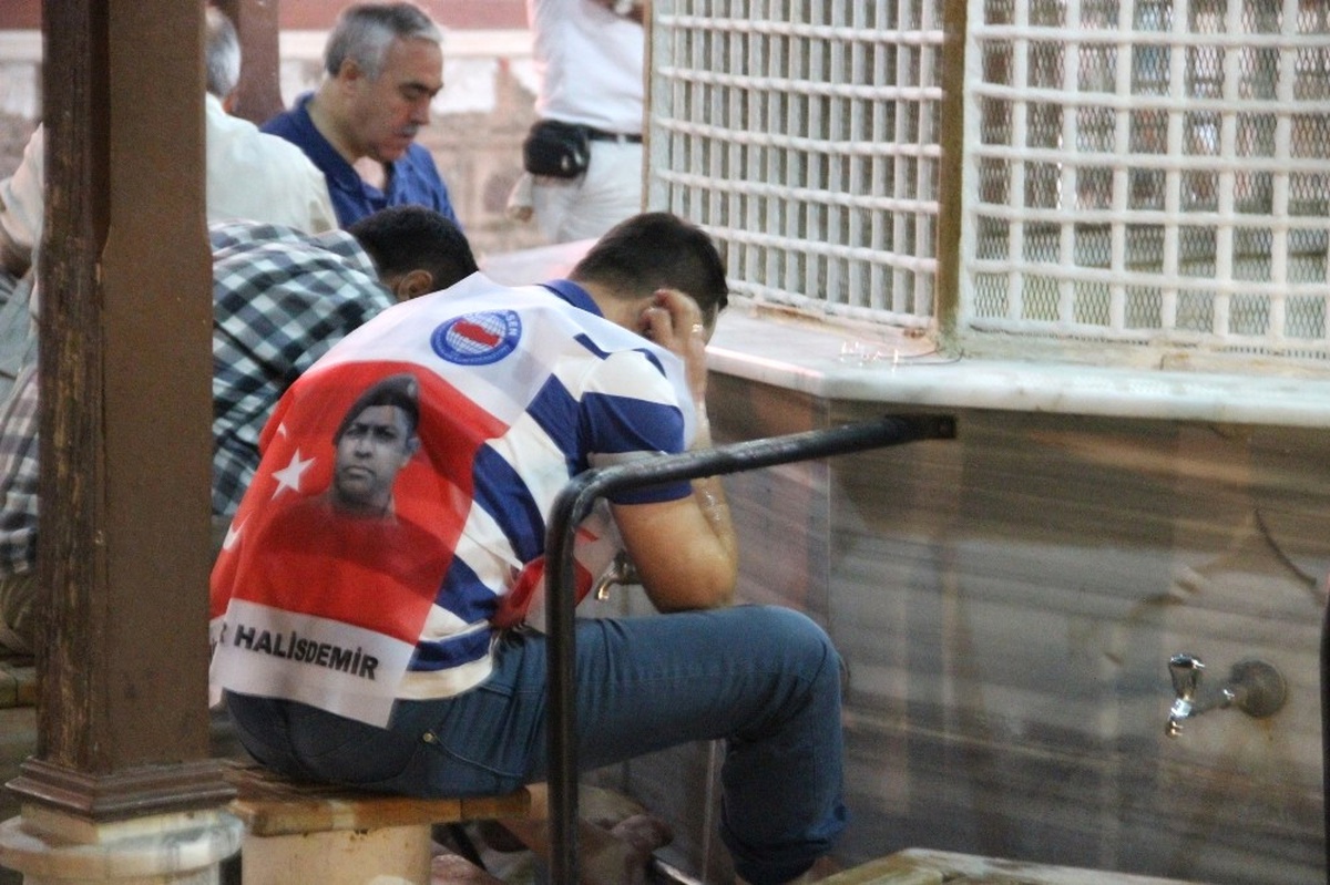 Manisa\'da Demokrasi Nöbetçileri Sabah Namazında Buluştu