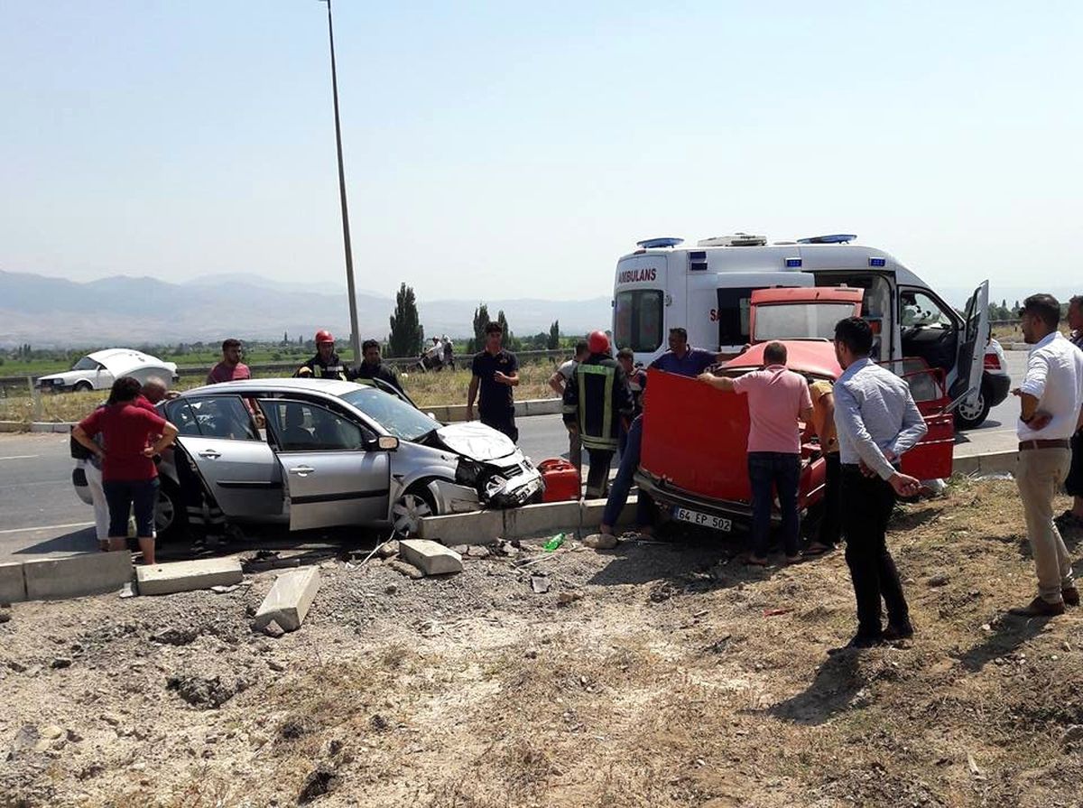 Manisa\'da Trafik Kazası: 1 Ölü, 5 Yaralı