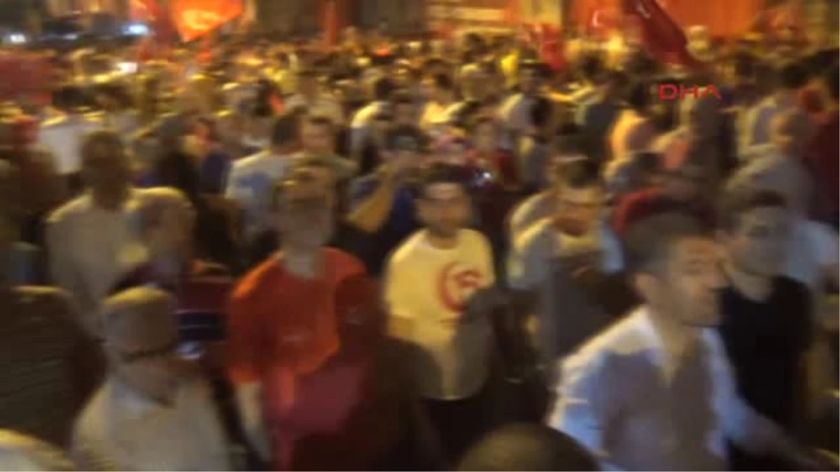 Mardin Derik\'te Dev Türk Bayrağıyla 15 Temmuz Yürüyüşü Düzenlendi