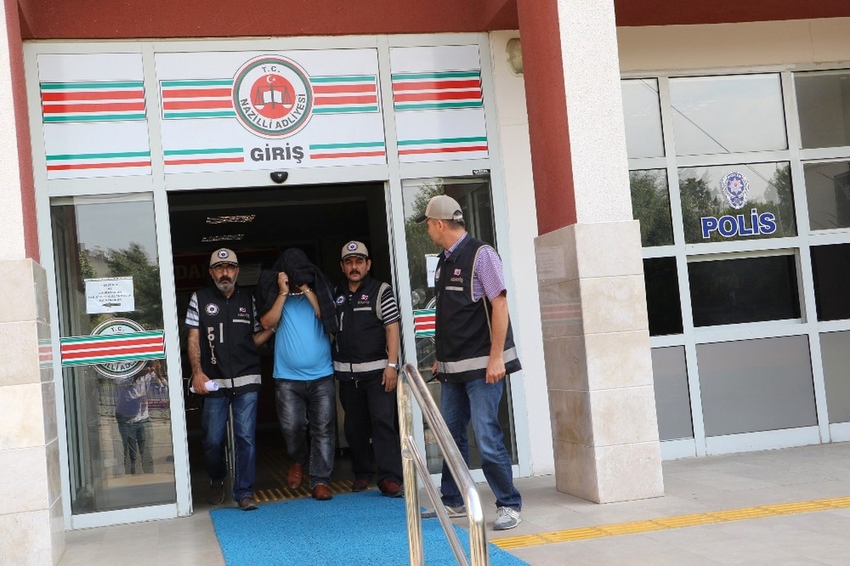 Meslektaşlarını ve Vatandaşları Şok Eden Polis Tutuklandı