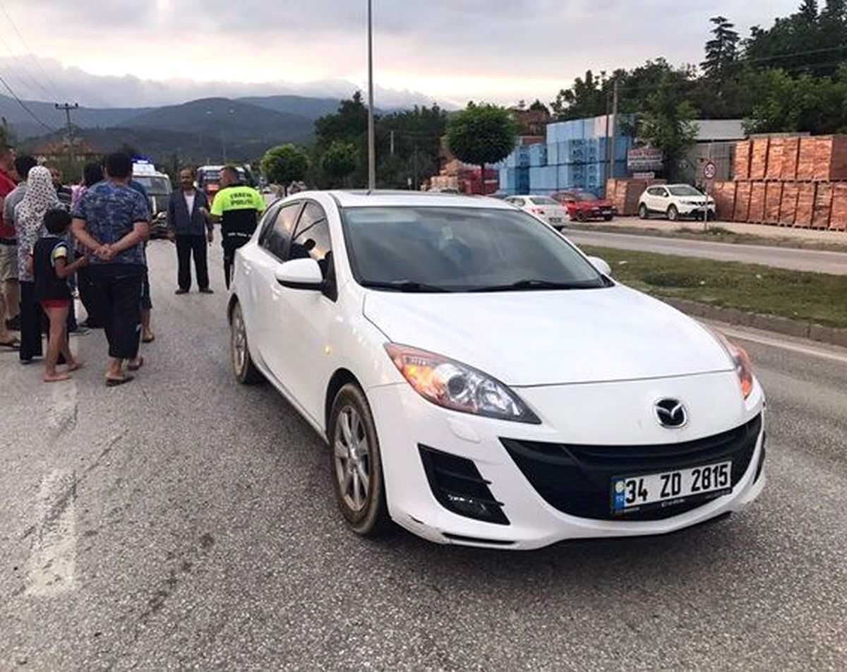 Minibüs ile Otomobil Çarpıştı: 11 Yaralı