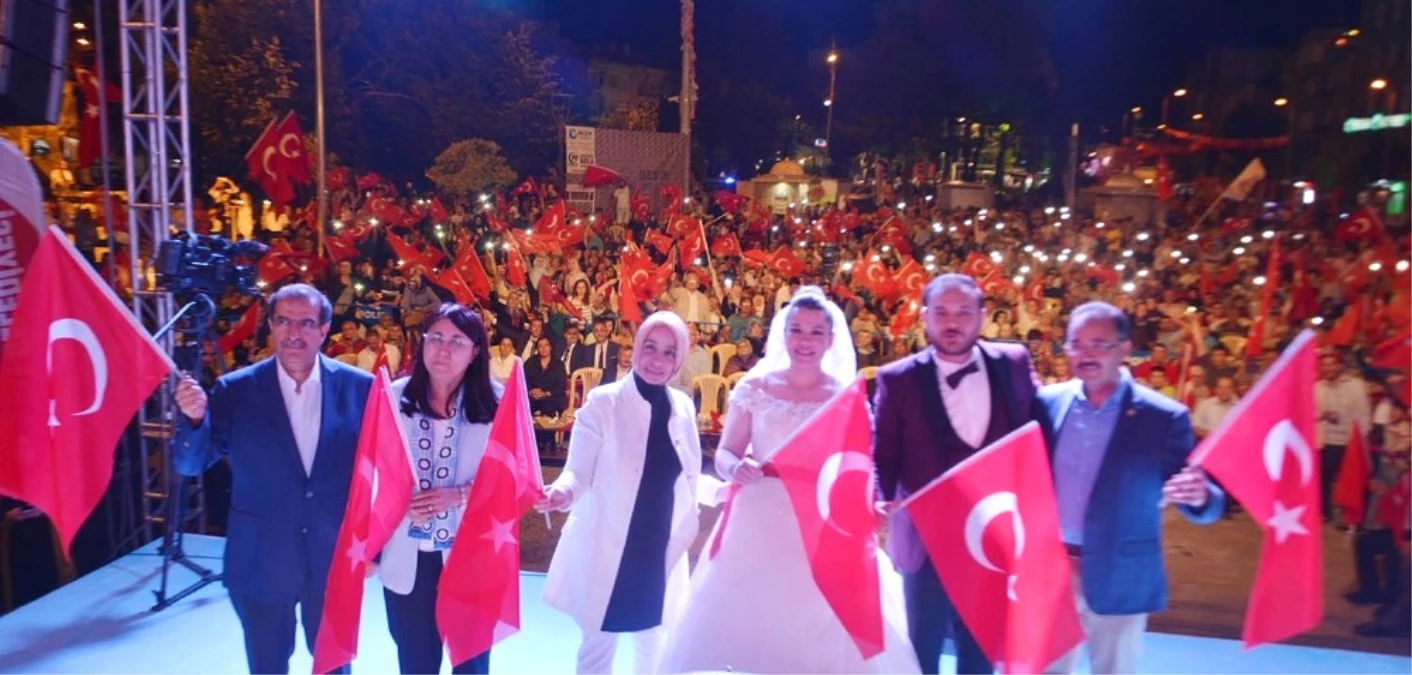 Nikah Masasından Demokrasi Meydanına