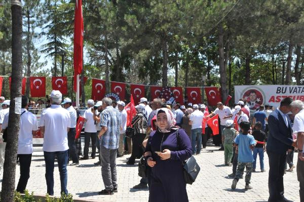 Ömer Halisdemir\'i 2 Milyon Kişi Ziyaret Etti