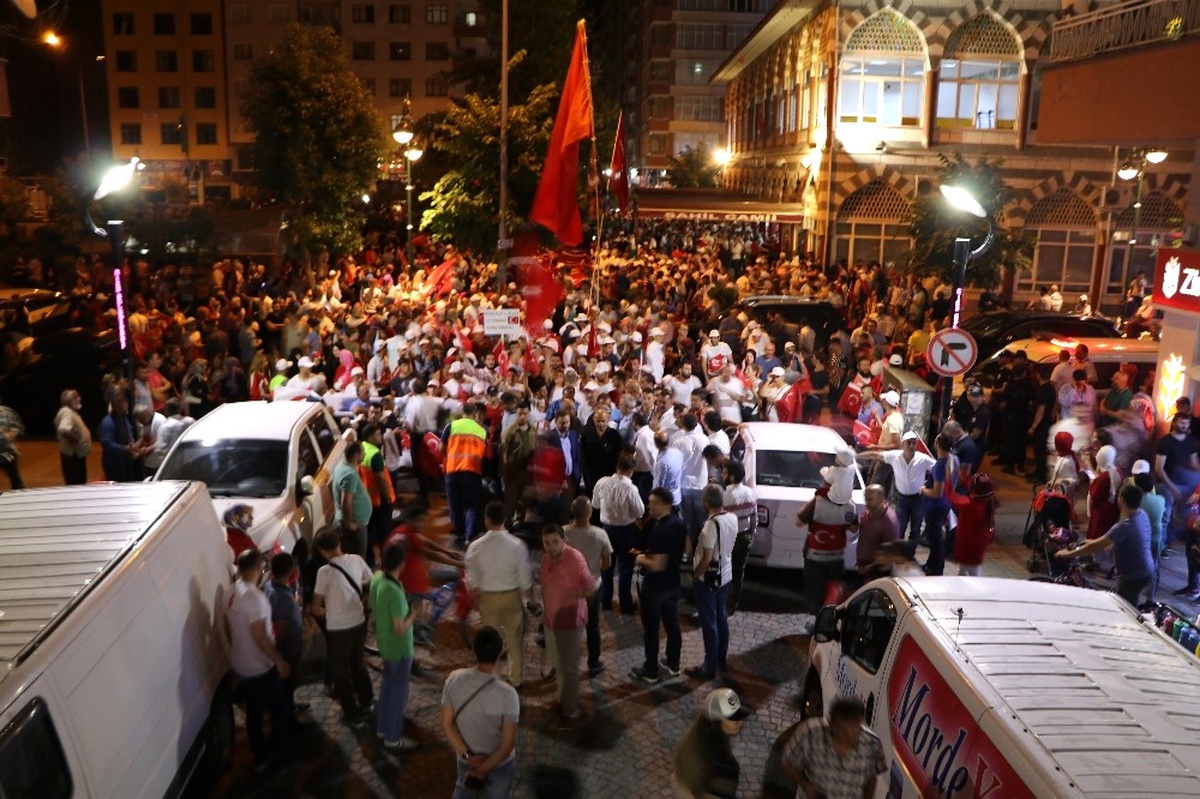 Rize\'de 15 Temmuz Demokrasi Yürüyüşü Düzenlendi