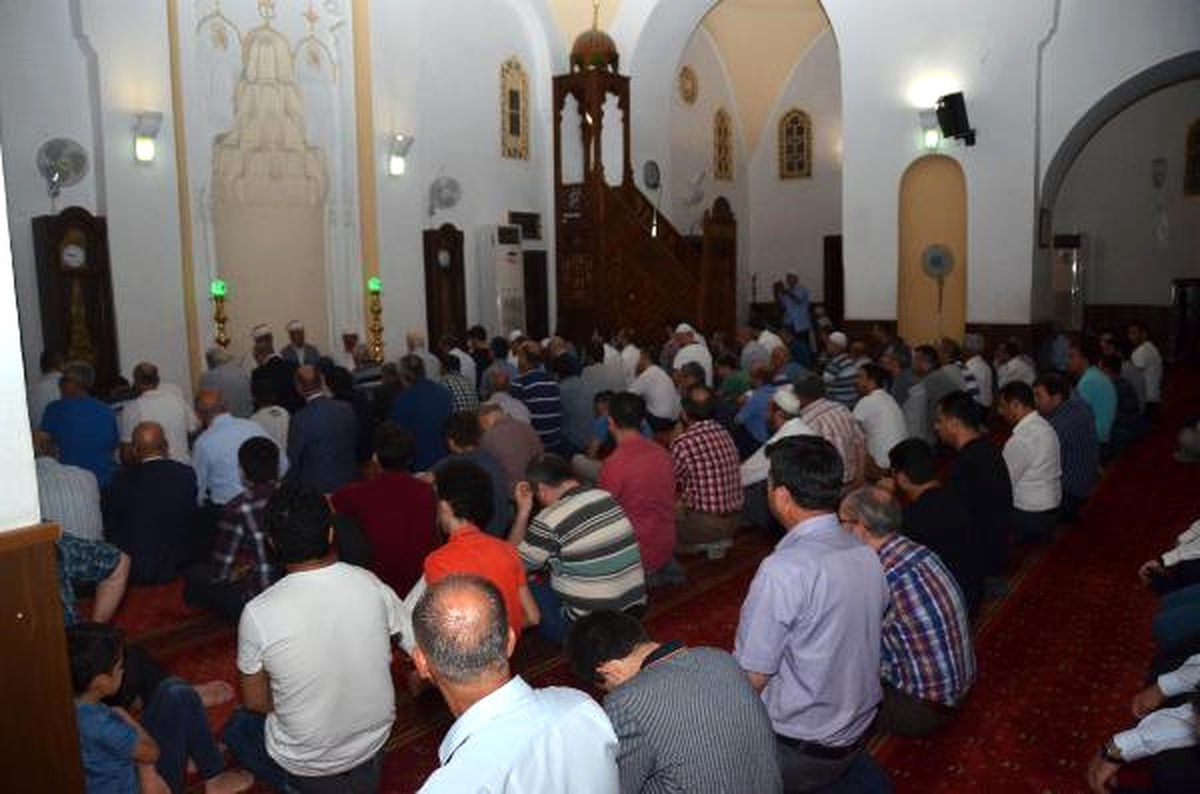 Sabah Namazına Kadar \'Demokrasi Nöbeti\' Tuttular