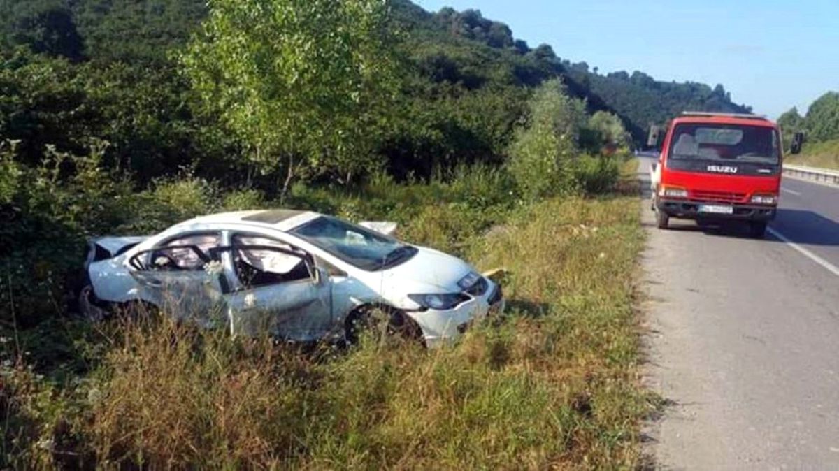 Sakarya\'da Trafik Kazası: 2 Ölü, 3 Yaralı