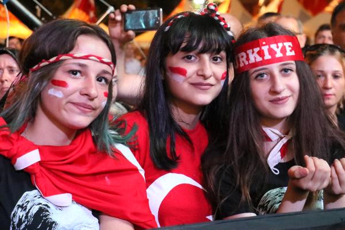 Samsunlular Meydana Akın Etti