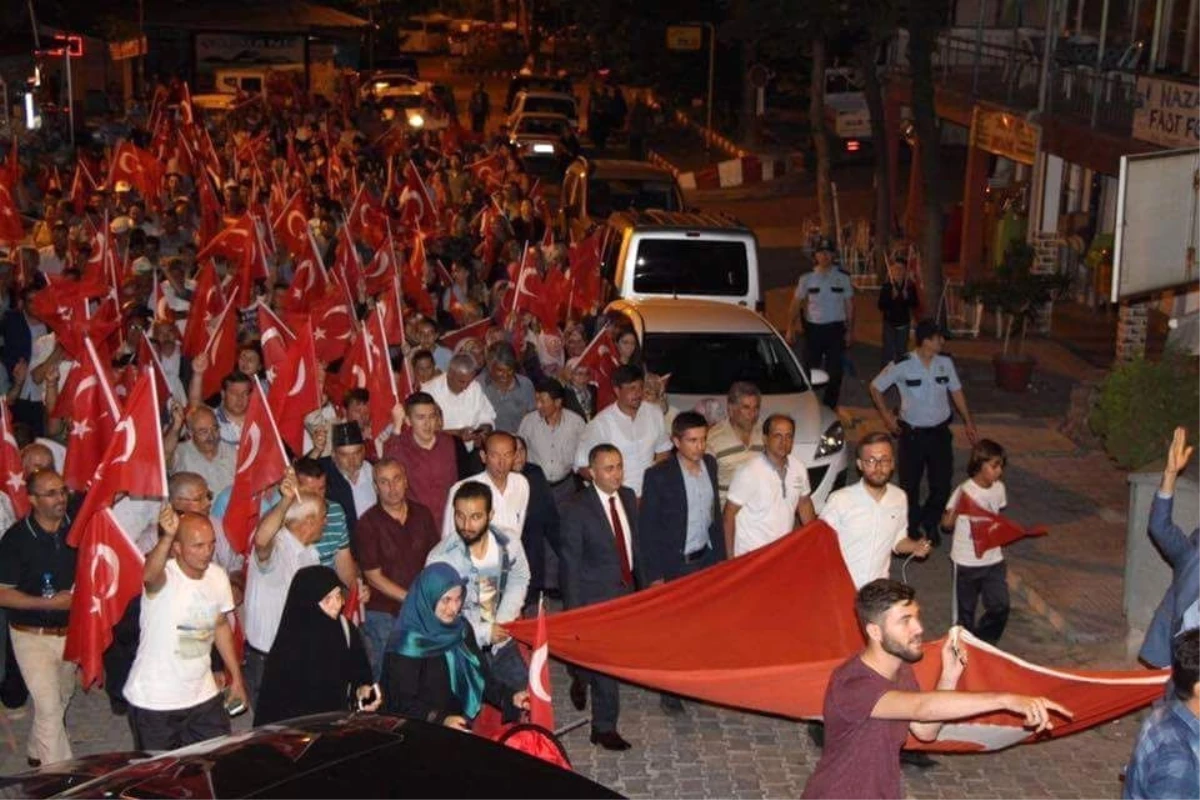 Şaphaneliler Demokrasi İçin Yürüdü