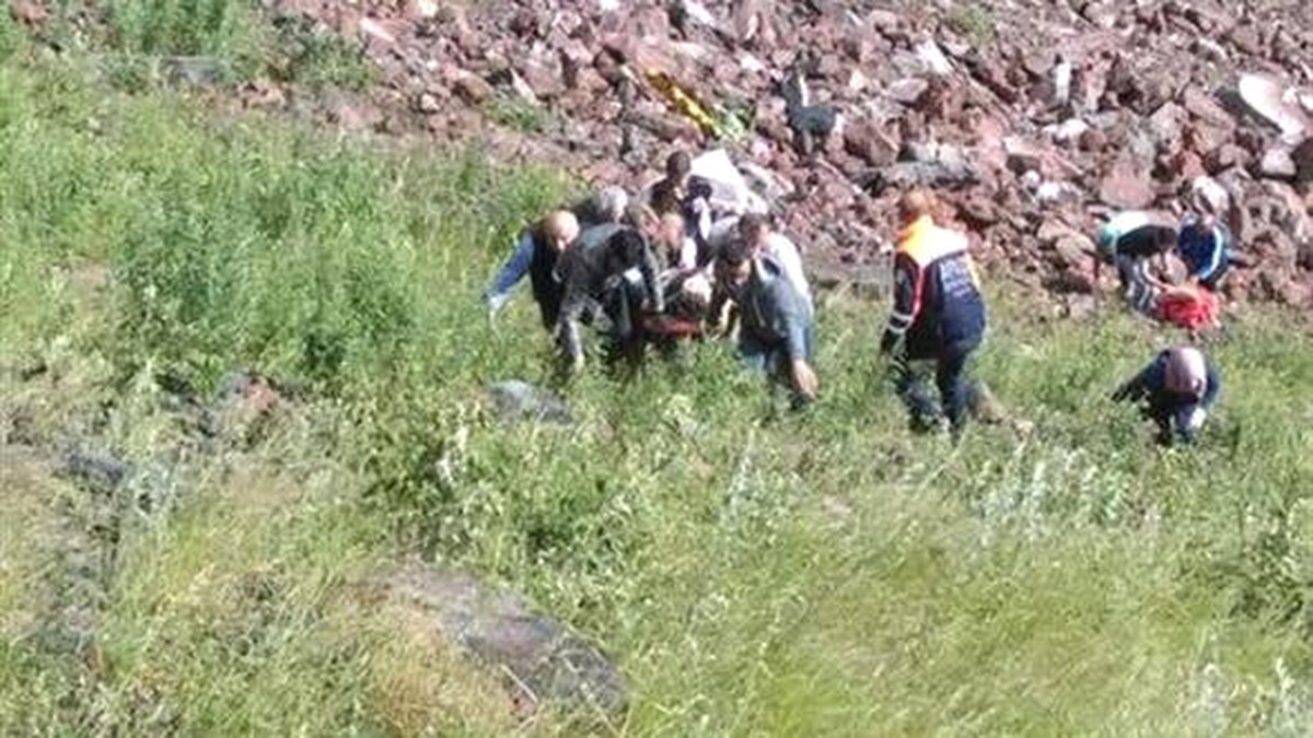 Şavşat\'ta Kaza: Aynı Aileden 4 Kişi Öldü (2)