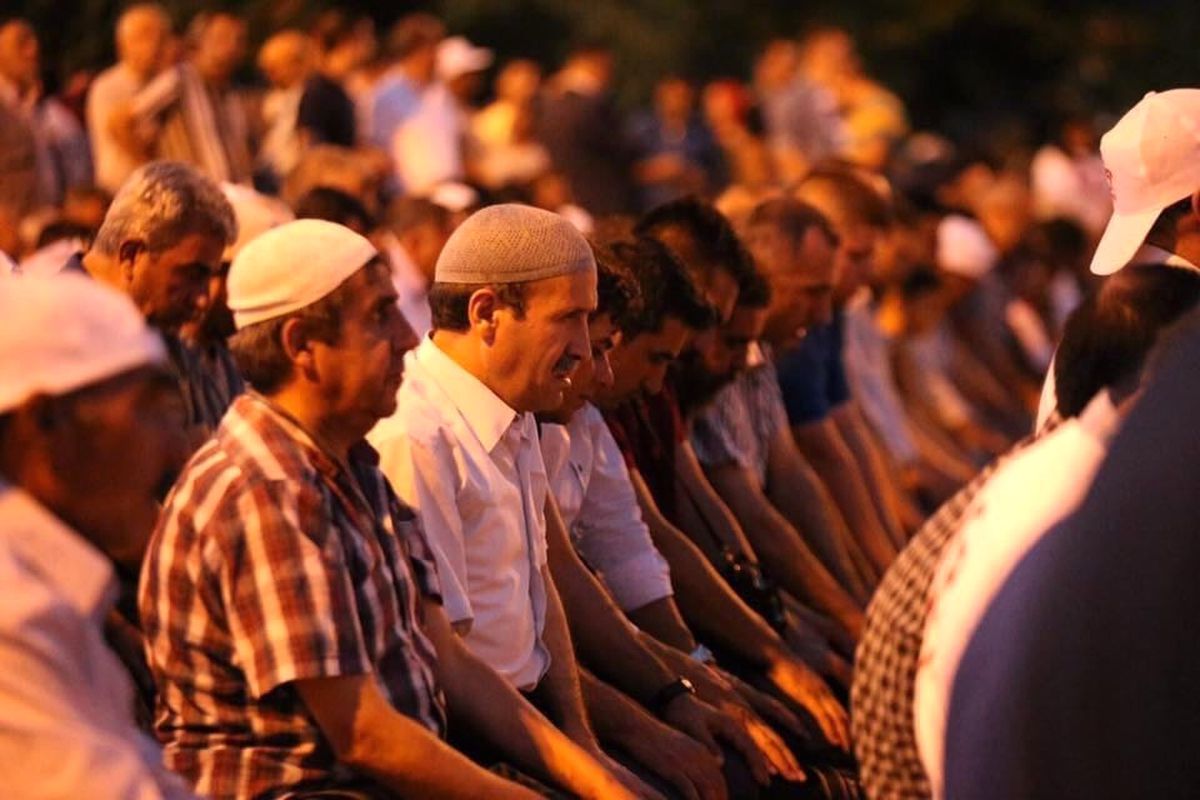 Tahmazoğlu, "Bir Olduk, Diri Olduk, İri Olduk"