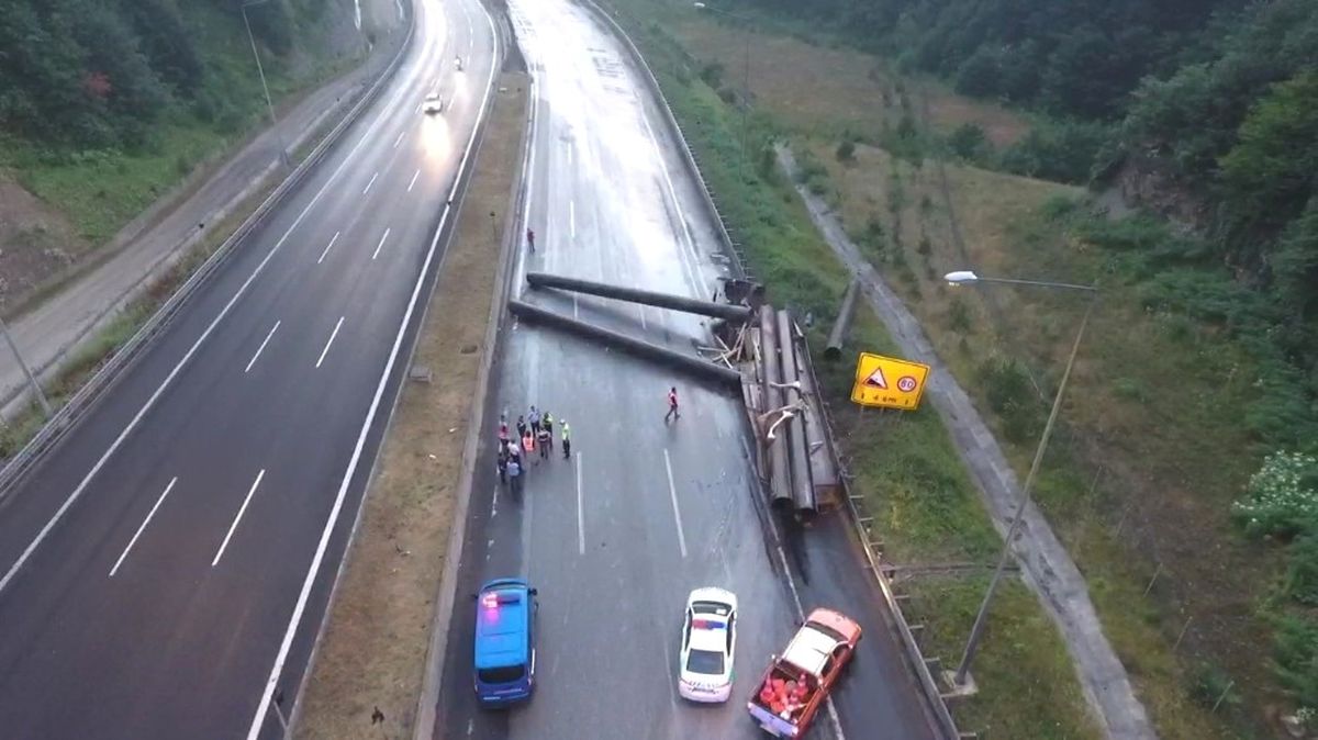 Tem Otoyolu Trafiğe Kapandı