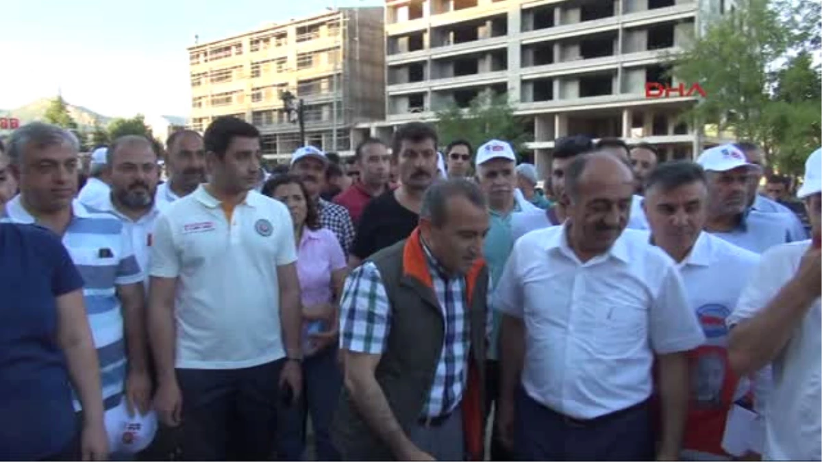 Tunceli\'de 5 Bin Kişi, Türk Bayraklarıyla 15 Temmuz\'u Andı