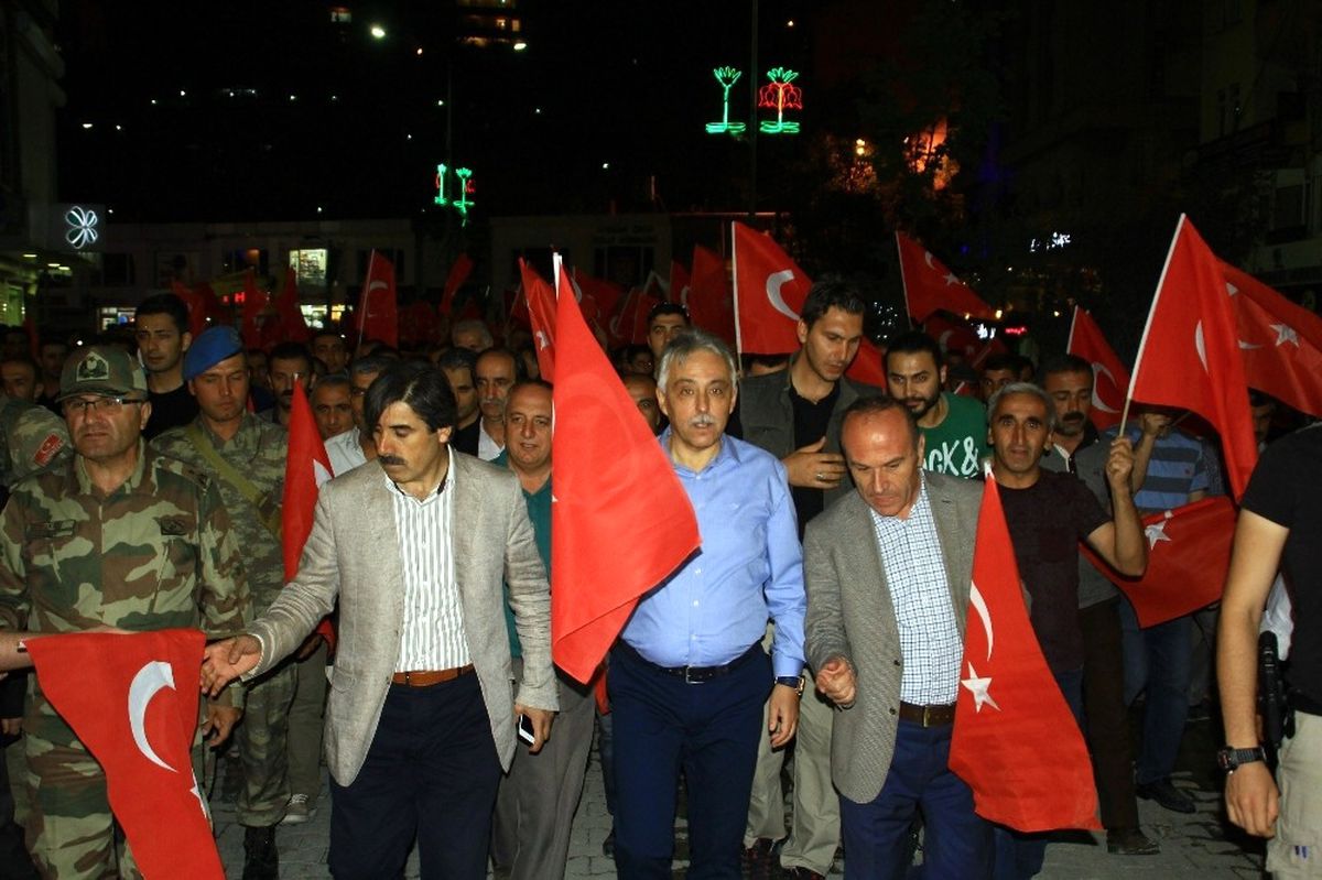 Vali Toprak: "Darbe Gerçekleşseydi Hepimizin Kellesi Gidecekti"