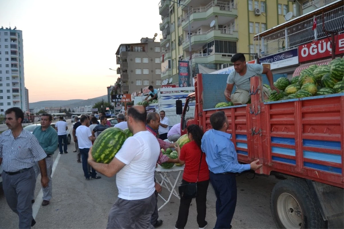 Vatandaşlara 15 Temmuz\'da Karpuz İkramı