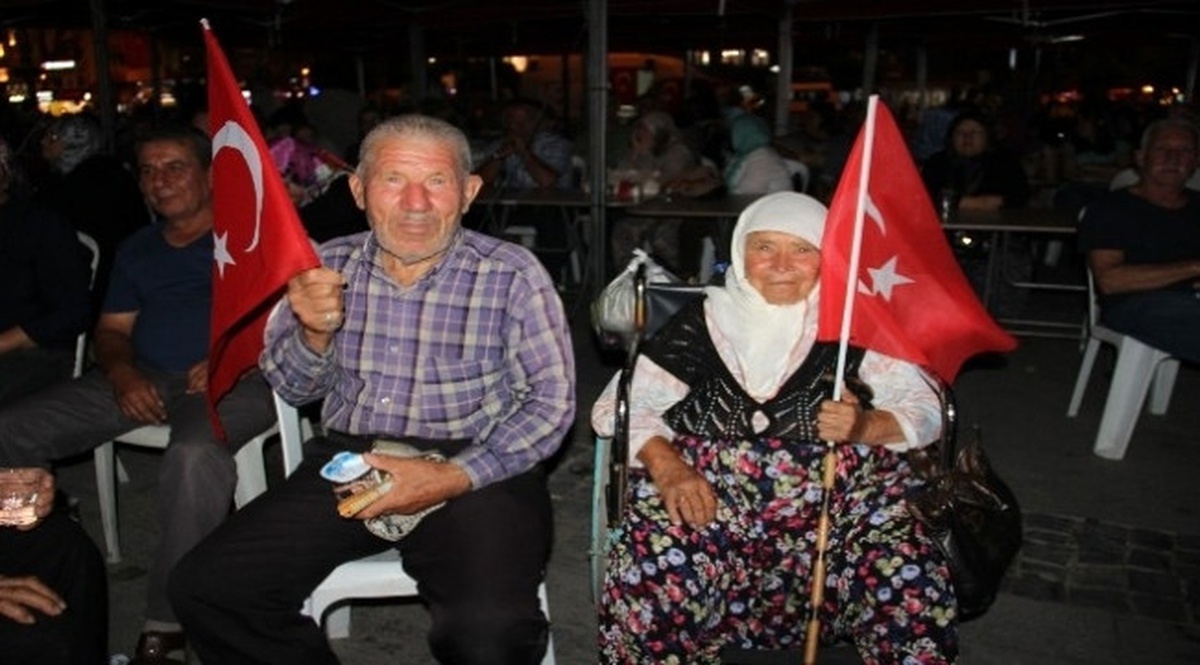 Vatandaşların Demokrasi Nöbeti Devam Ediyor