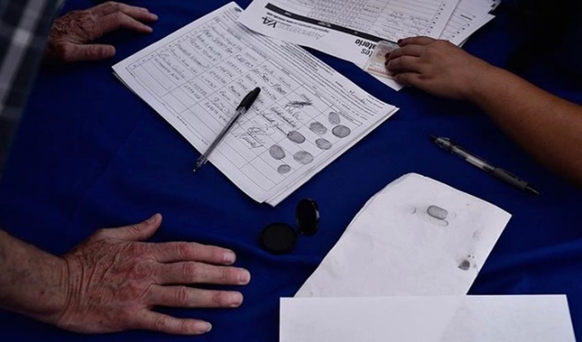 Venezuela\'da Sembolik Referandum