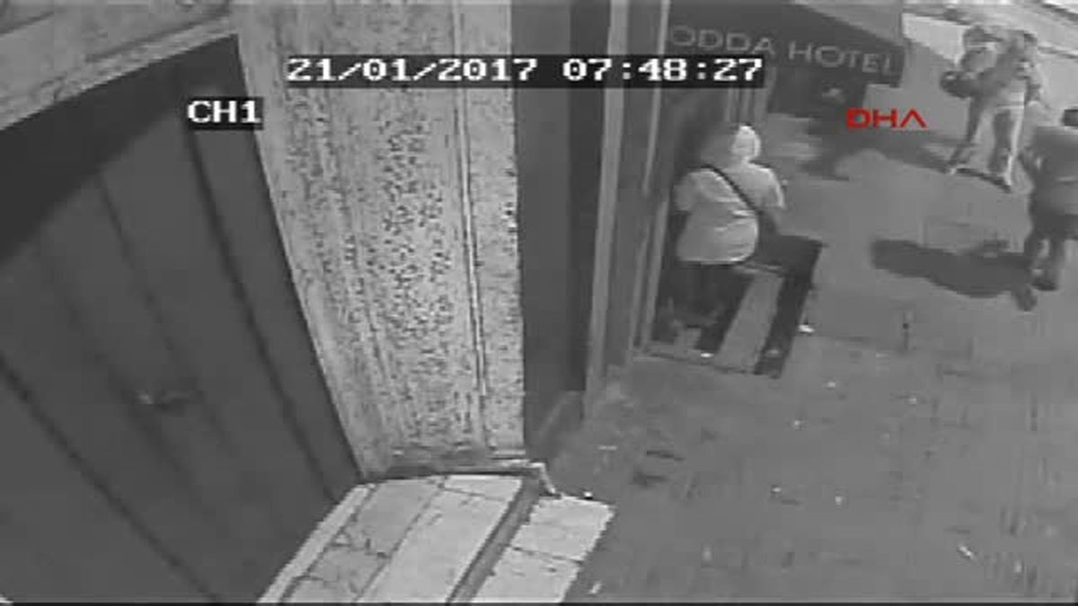 Video Görüntüleriyle Yeniden) İşte Taksim Zorbalığının Güvenlik Kamerasına Yansıyan Görüntüleri