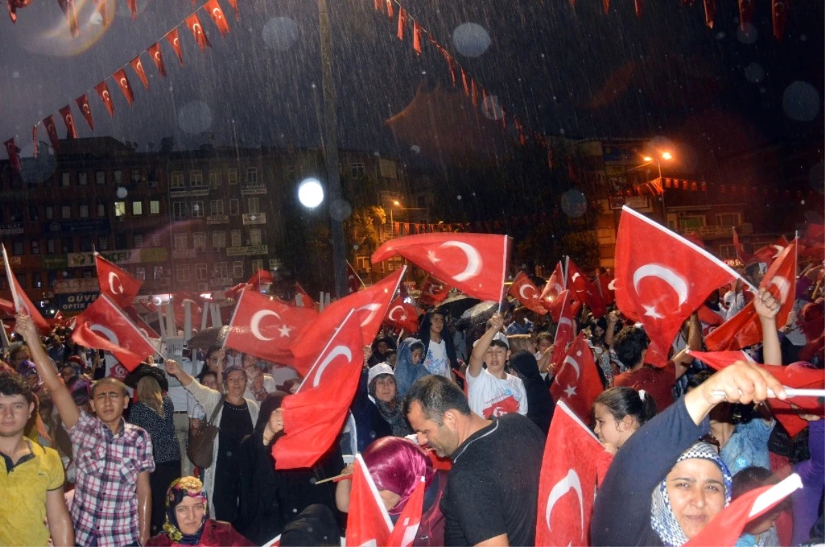 Yağmur Altında Demokrasi Nöbeti - Çankırı