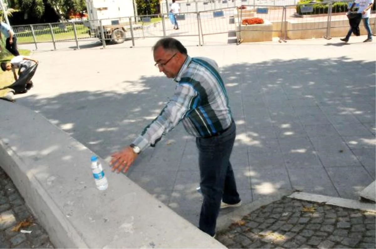 Yalova Belediye Başkanı, Suriyelilerle Çöp Topladı