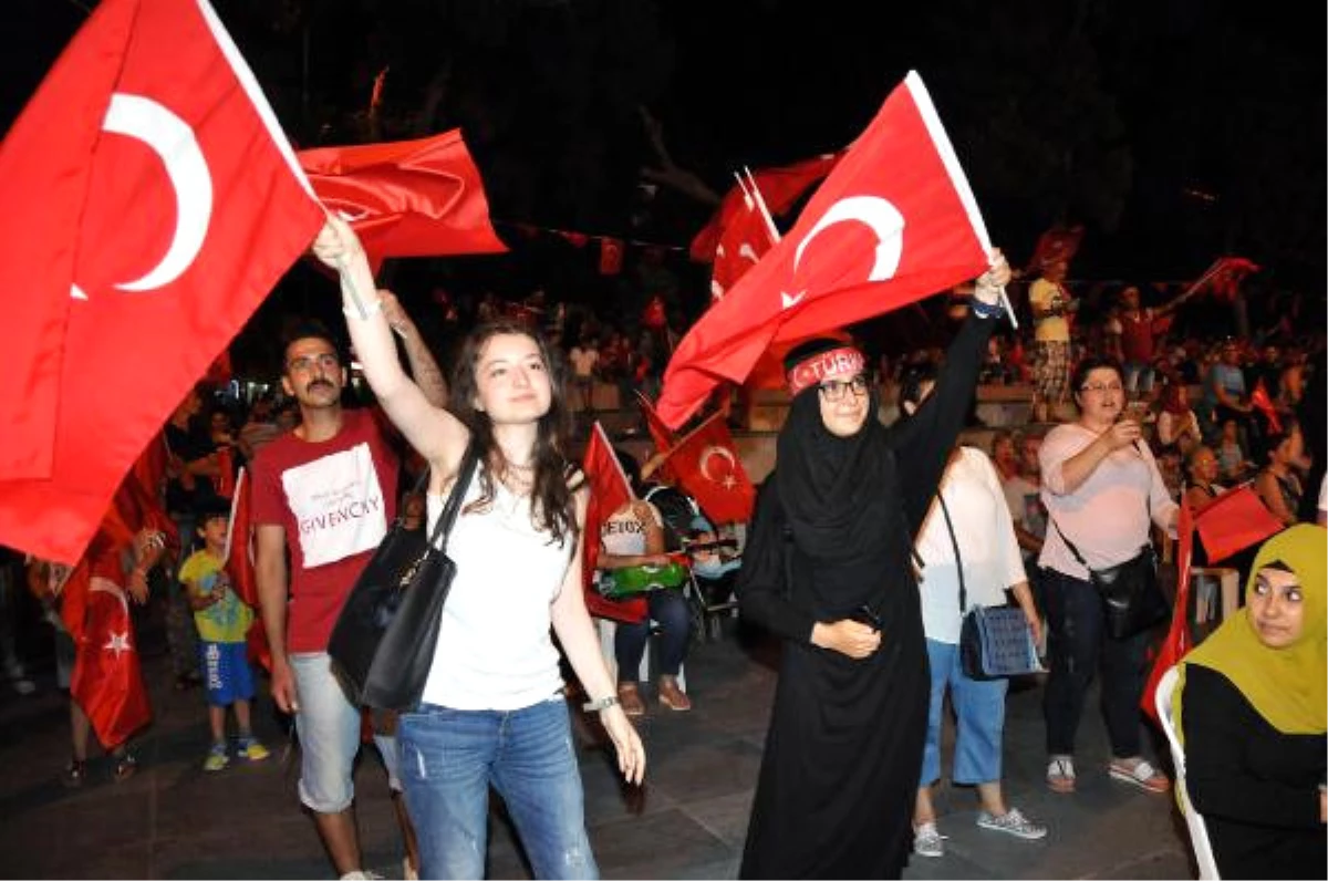 Antalya\'da Demokrasi Nöbeti