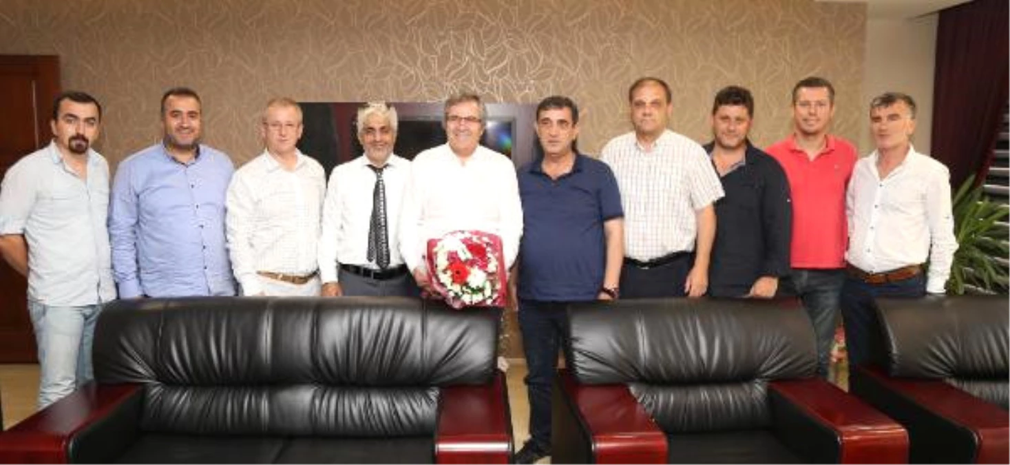 Bandırmaspor Yönetimi Belediye Başkanı Dursun Mirza\'yı Ziyaret Etti