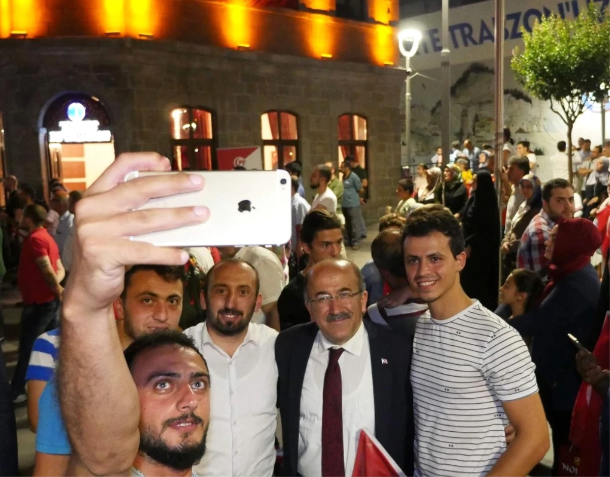 Başkan Gümrükçüoğlu Hemşehrilerinin Arasında Nöbet Tuttu