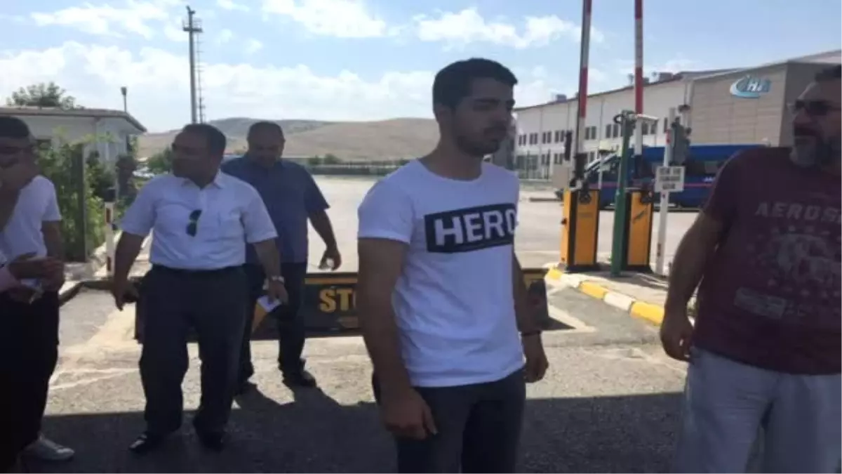 Başkent\'te "Hero" Skandalı...sanık Yakını "Hero" Tişörtü ile Davaya Girmeye Çalıştı