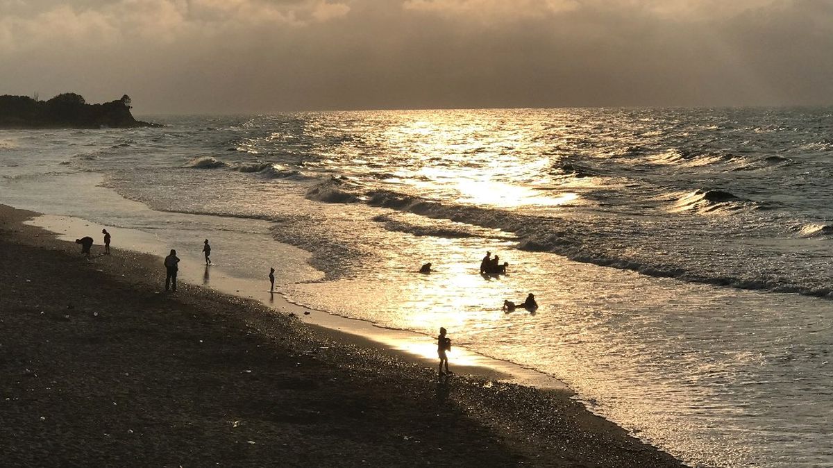 Batı Karadeniz\'de Dev Dalgalar Sahilleri Dövüyor