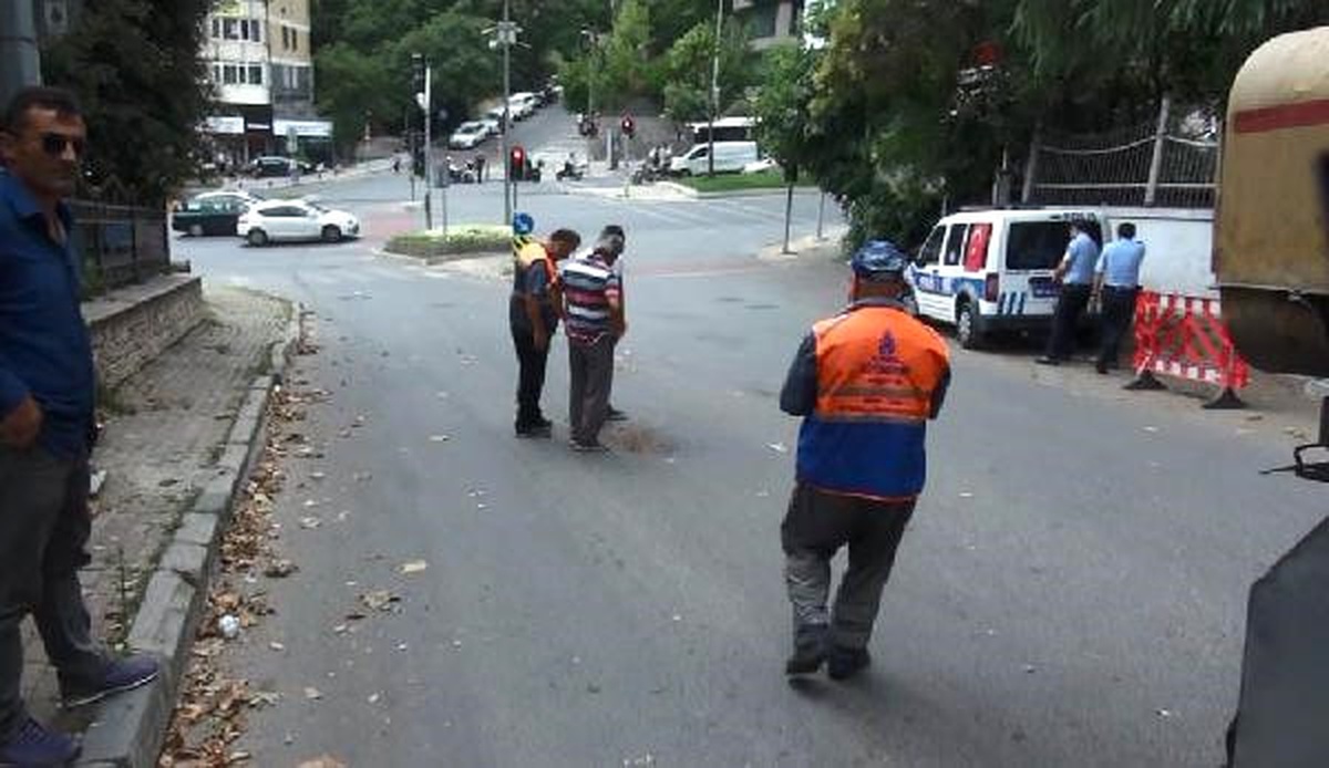 Beşiktaş Saray Caddesi\'nde Bomba Uzmanı İncelemesi (1)