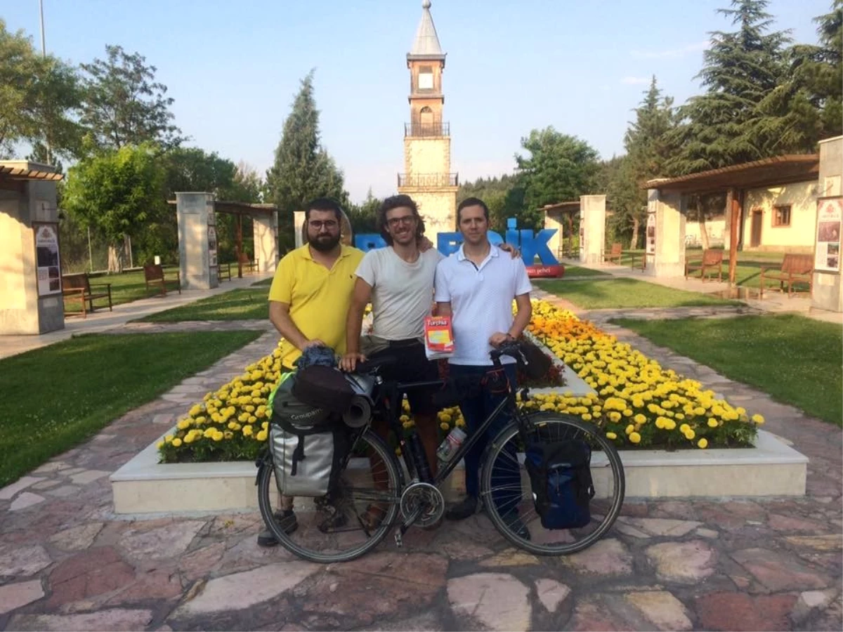 Dünyu Turuna Çıkan İtalyan ve Litvanyalı Bisikletlilerden Bilecik\'te Mola