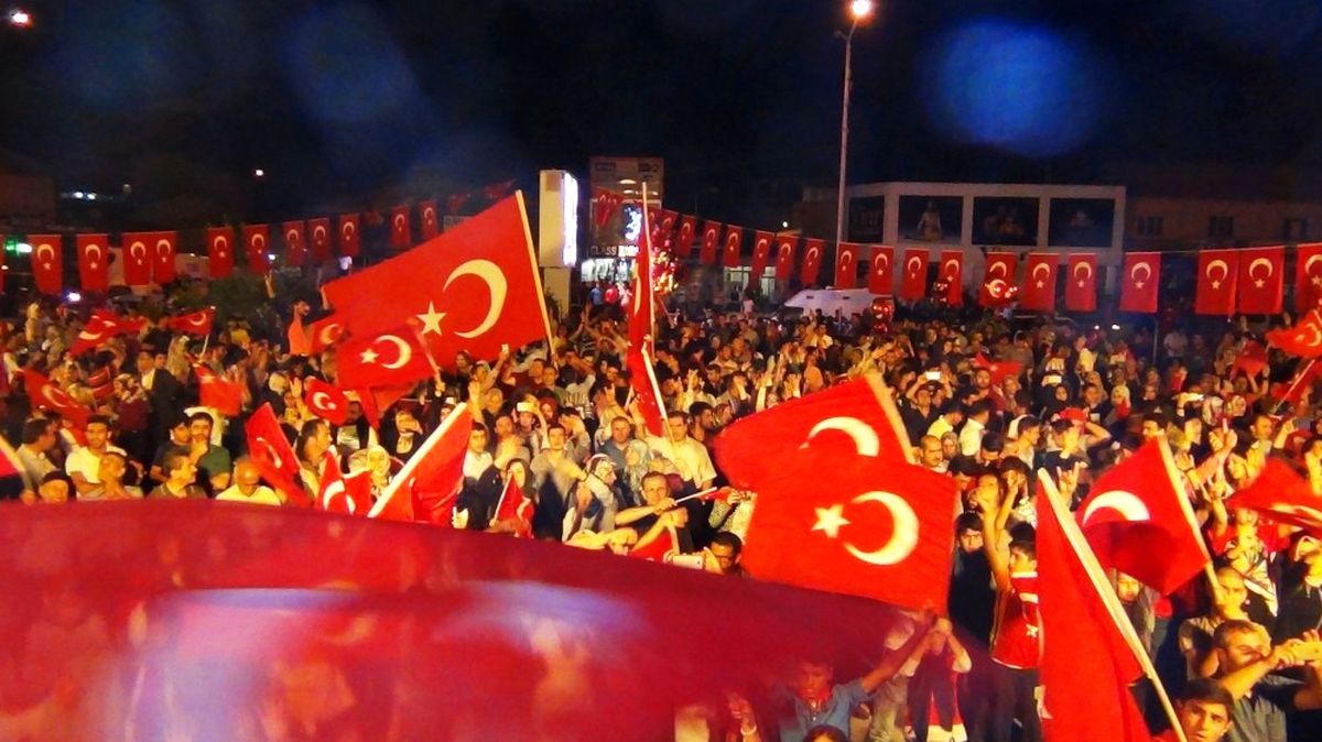 Erciş\'te \'Demokrasi\' Nöbeti