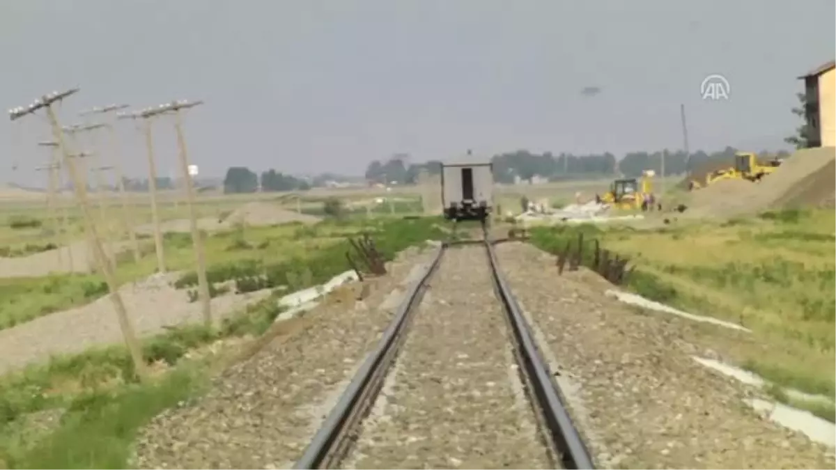 Iş Treni Otomobille Çarpıştı: 6 Yaralı - Muş