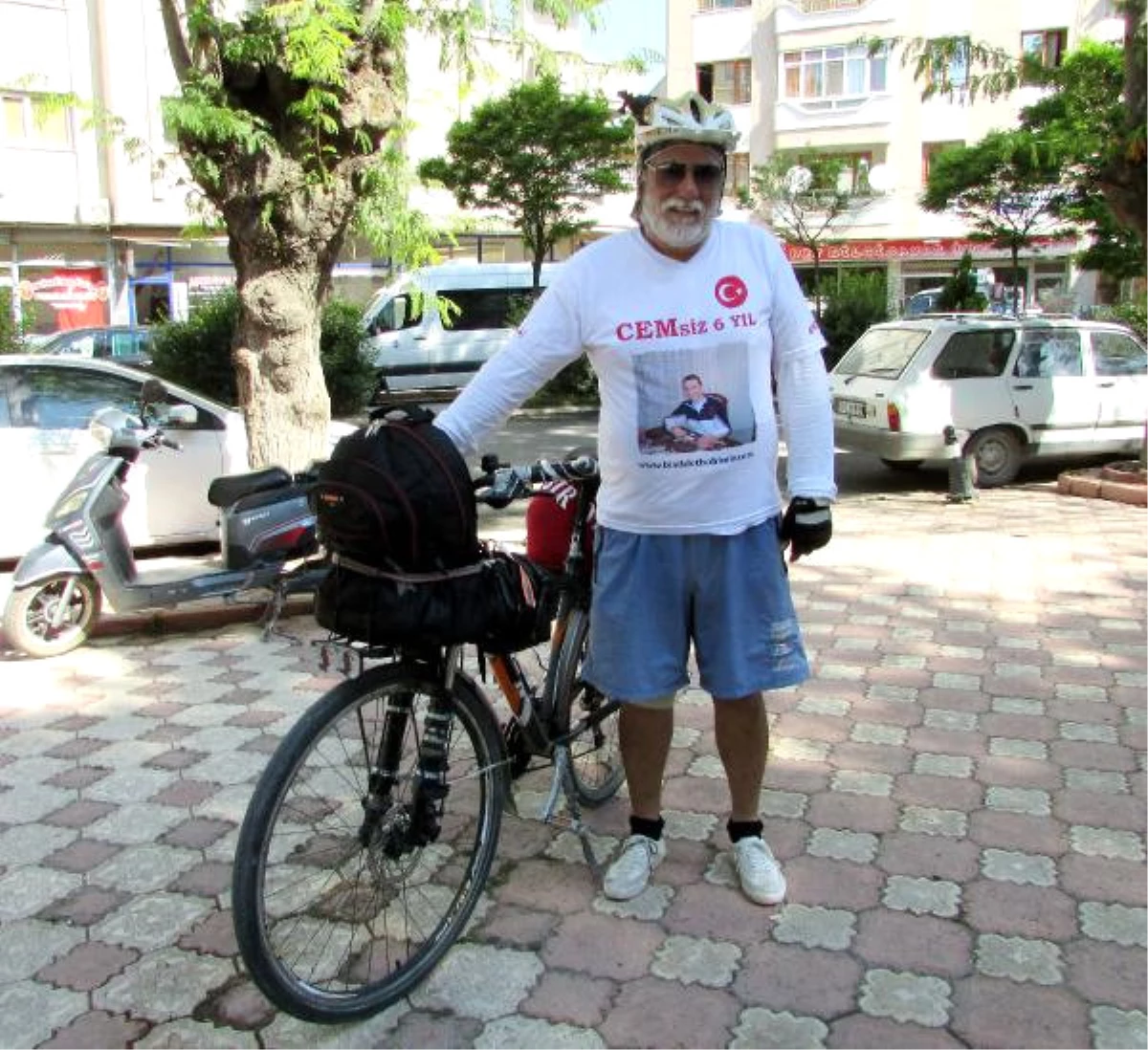 Kanserden Kaybettiği Oğlu İçin Bisikletle Türkiye\'yi Dolaşıyor