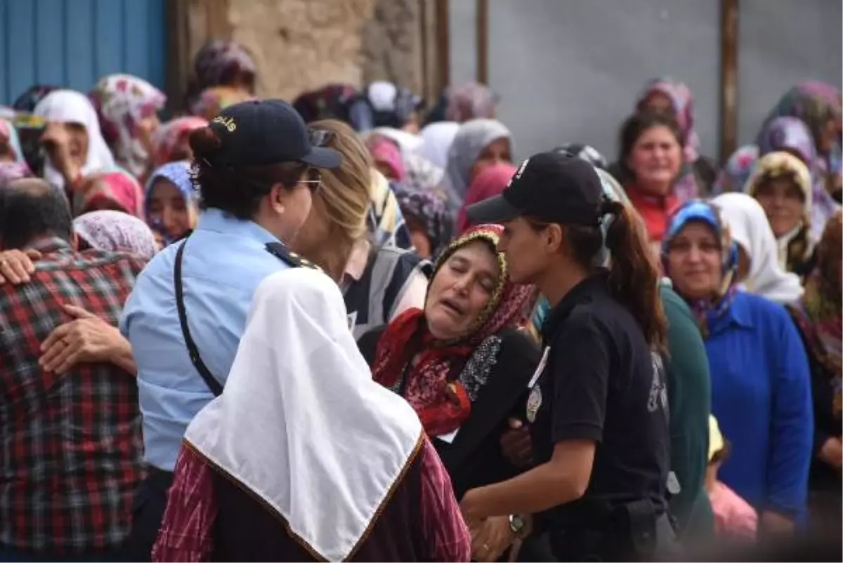 Kazada Şehit Olan Polis, Kütahya\'da Toprağa Verildi