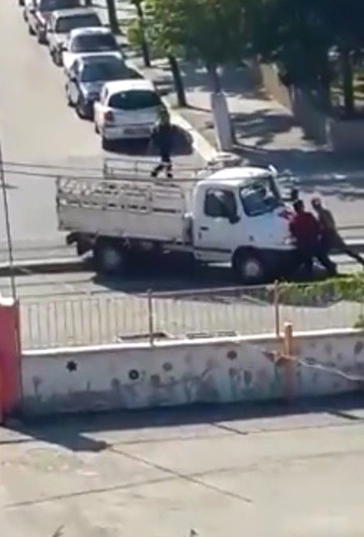 Kestirmeden Gitmek İsteyince Orta Refüjde Takılı Kaldı