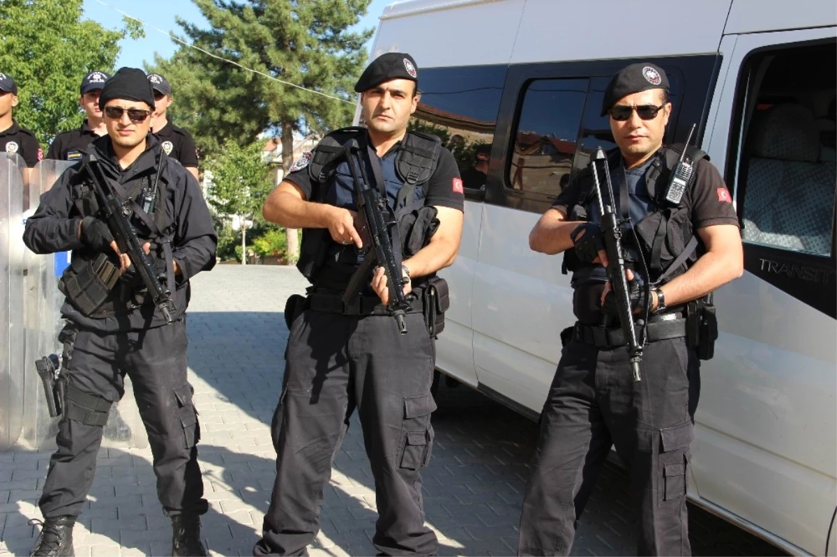 Nevşehir\'de Uyuşturucu Operasyonunda 54 Kişi Gözaltına Alındı