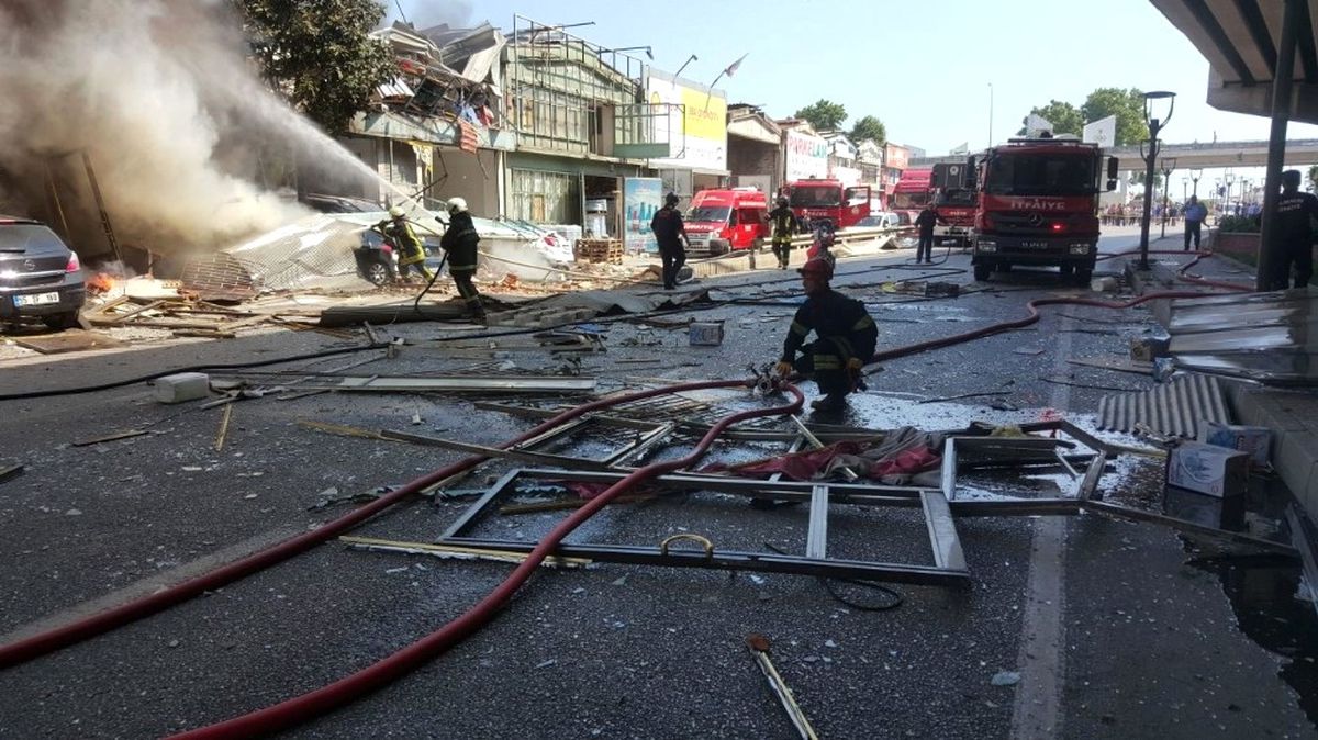 Samsun\'da Dondurma İmalathanesinde Patlama: 11 Yaralı