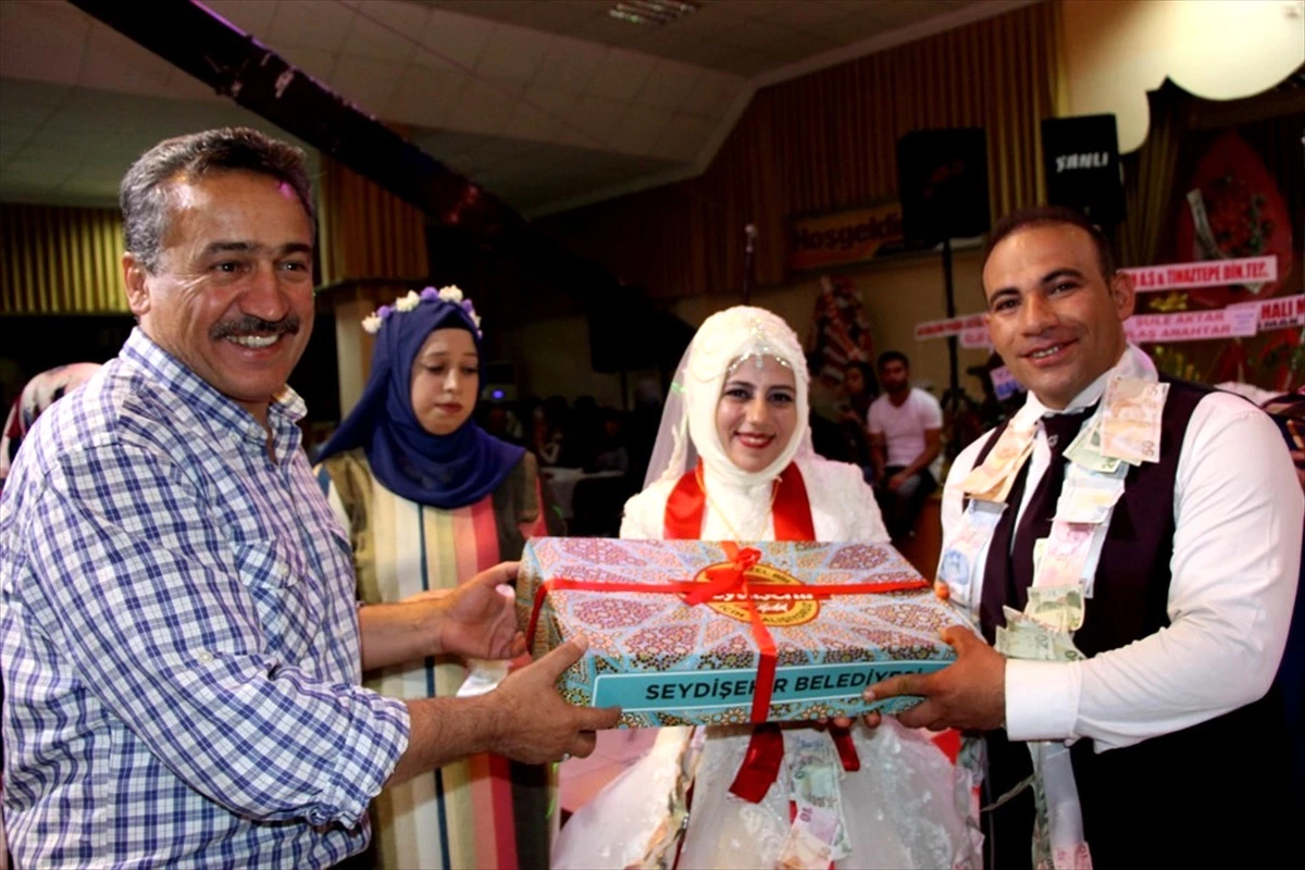 Seydişehir Belediyesinden Evlenen Çiftlere Hediye
