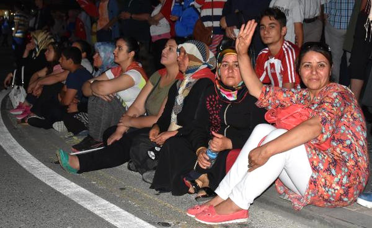 Sivas Demokrasi Nöbetine Devam Etti