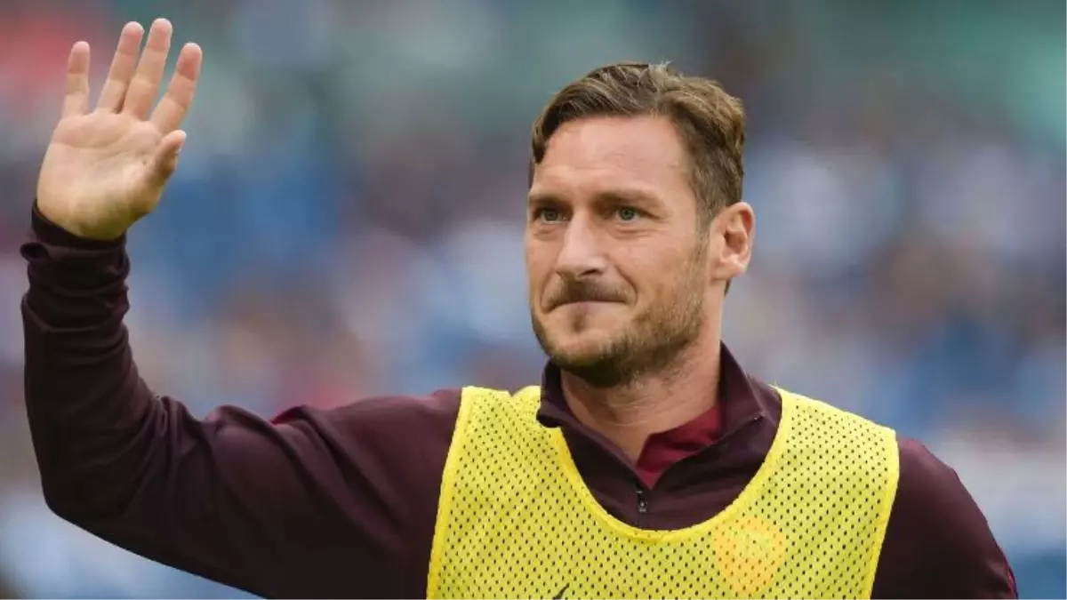 Totti, Roma Kulübünde Yönetici Olarak Devam Edecek