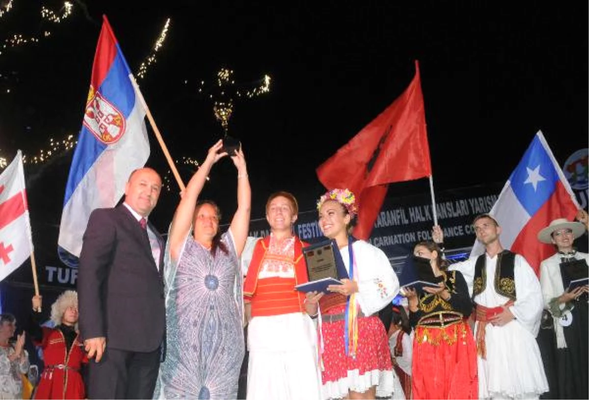 Uluslararası Altın Çınar Halk Dansları Yarışması\'nın Kazananı Sırbistan Oldu