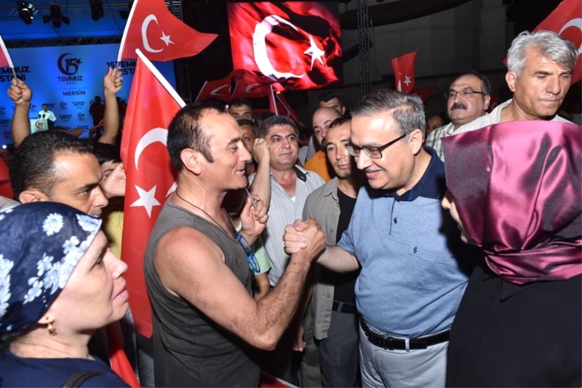 Vali Su, Demokrasi Nöbetinin İkinci Gününde de Vatandaşlarla Birlikte Oldu