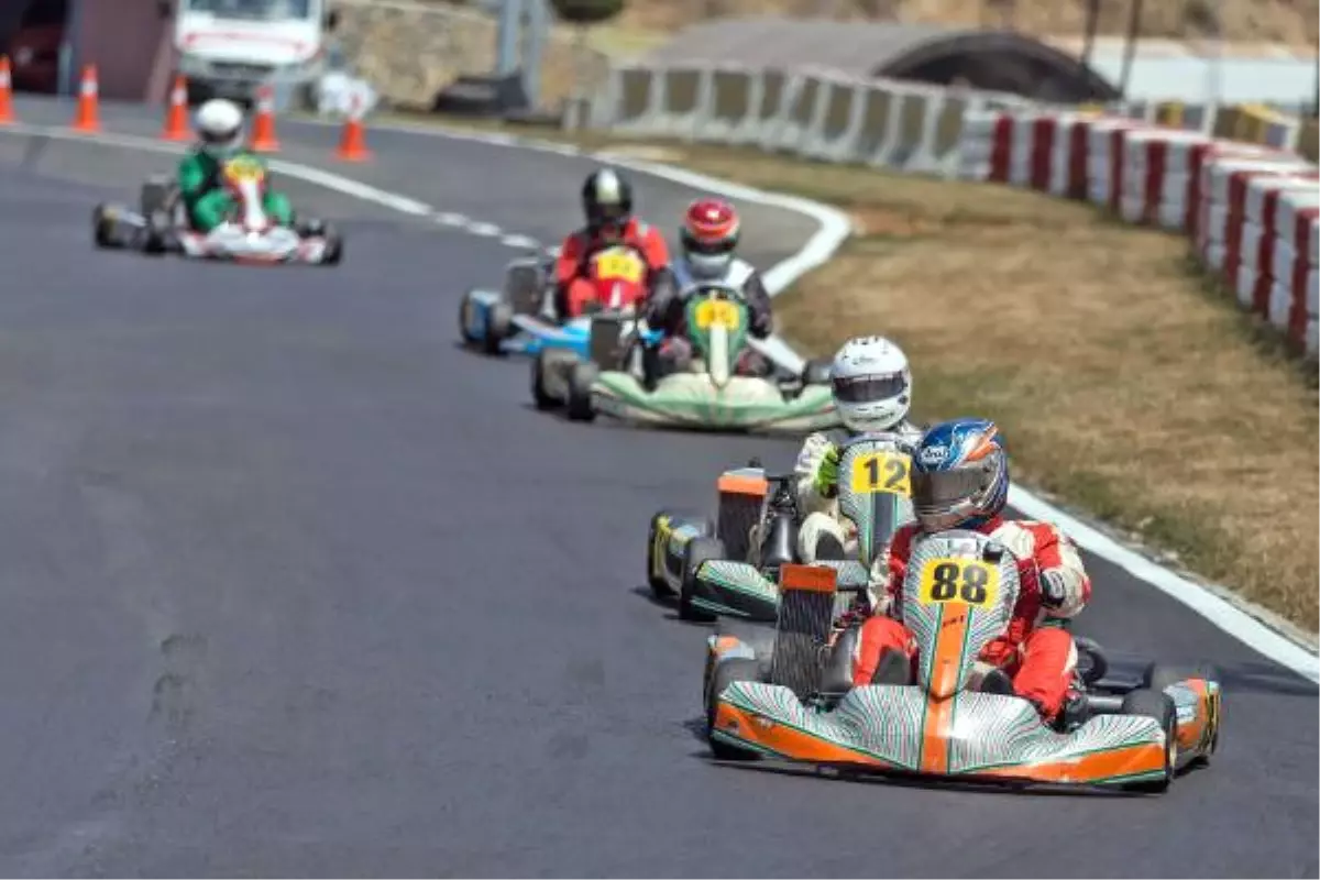 Yeniden)tuzla Karting Park\'a Görkemli Açılış